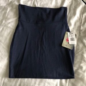 NWT Xs navy lily rose mini skirt